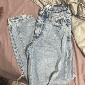 Abercrombie and Fitch the mom high rise 25 0s